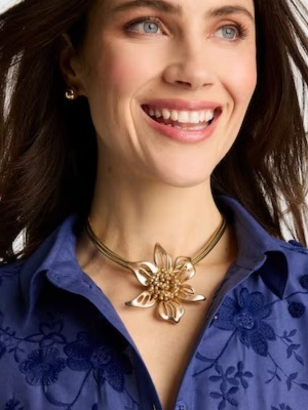 NWT CHICO'S Gold Flower Pendant Necklace.